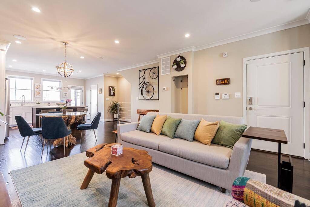 Bougainvillea Villa: Spacious Family With Den Apartment Washington
