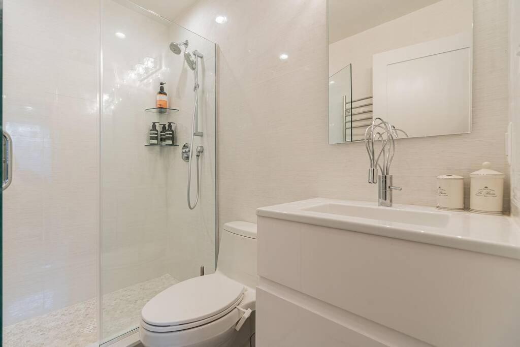 Bougainvillea Dc 2 Bedrooms 2 Bathrooms Den With Twin Sofa Bed And Queen Sofa Bed In Living Washington