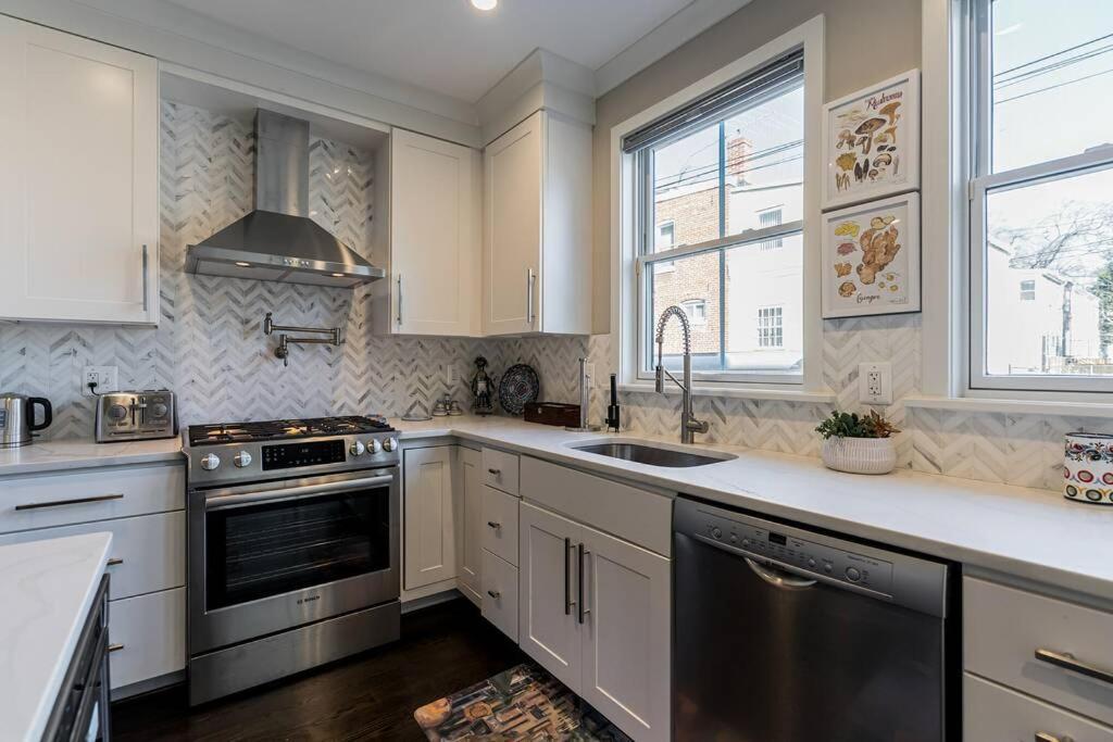 Apartamento Bougainvillea Dc 2 Bedrooms 2 Bathrooms Den With Twin Sofa Bed And Queen Sofa Bed In Living Washington